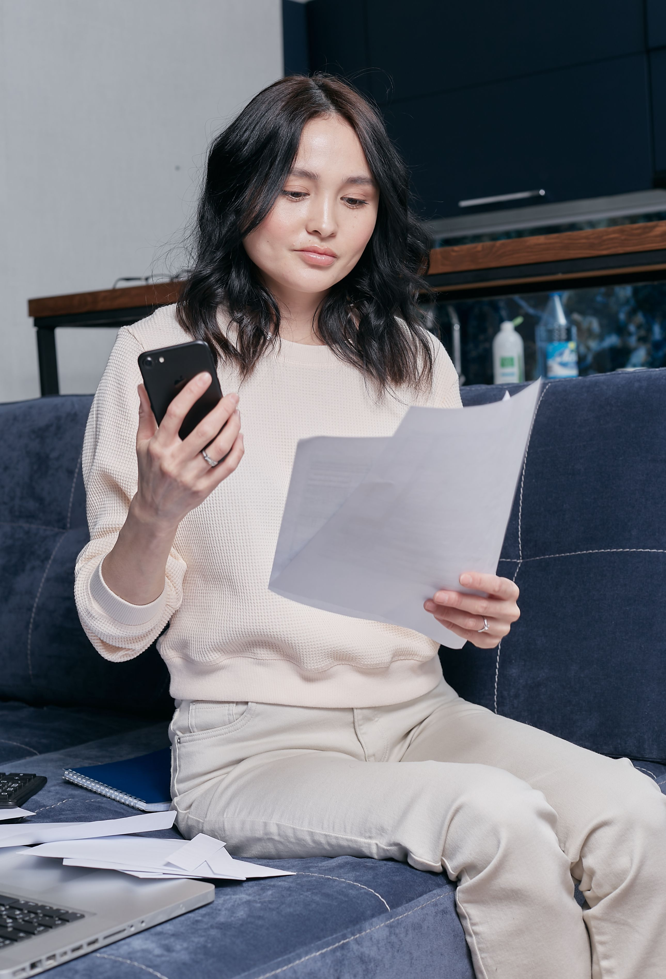 Lady paying a bill online